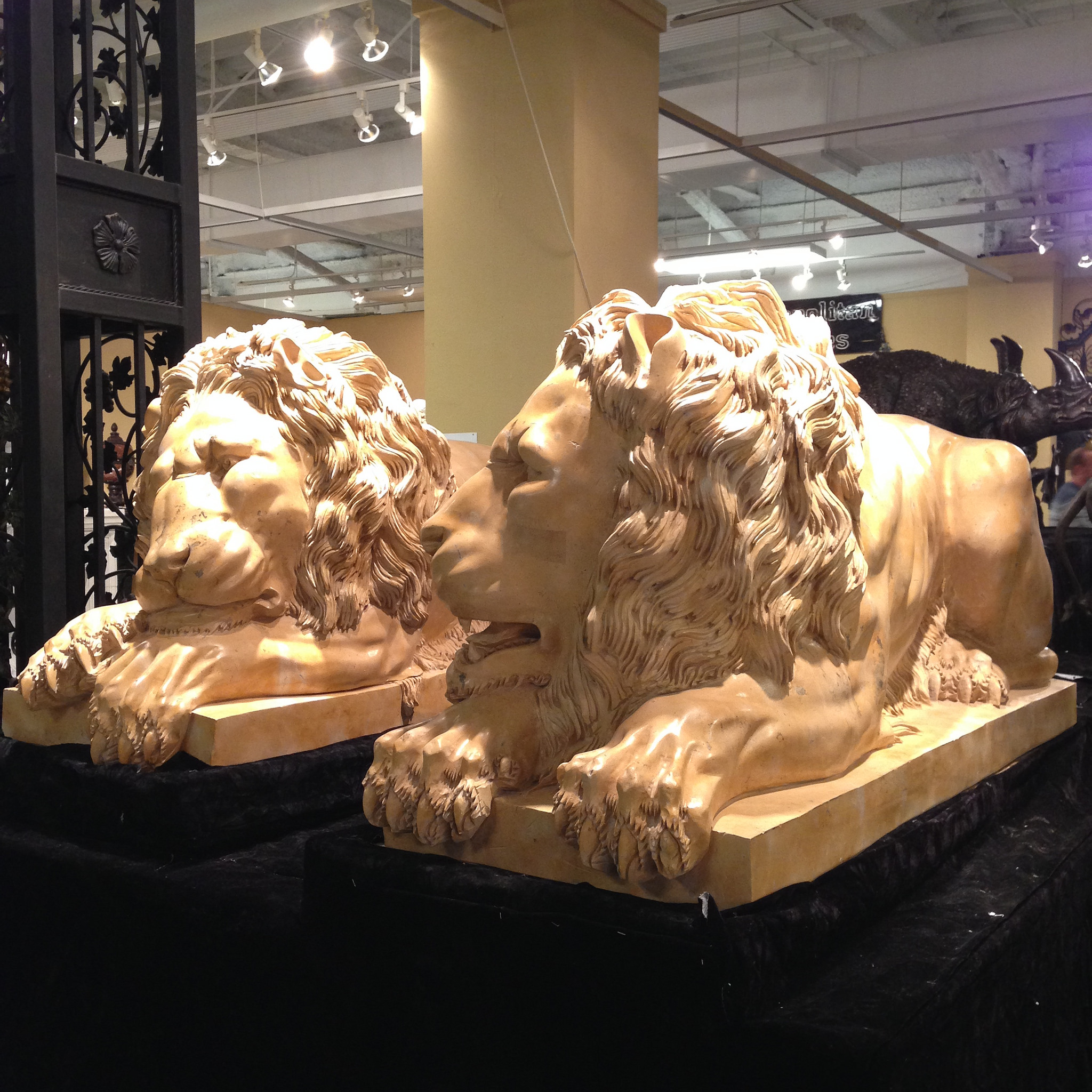 JBA095 Marble Lying Lions on Base Sculpture Set